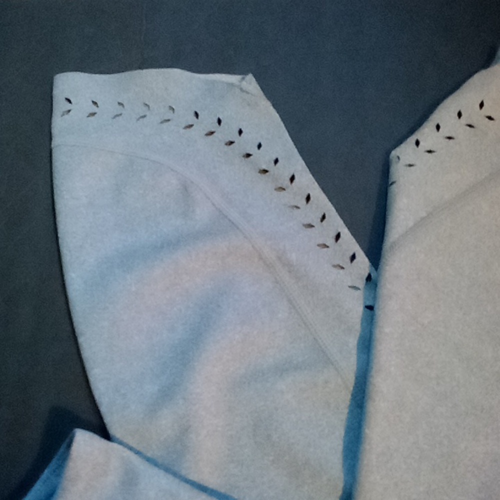 Members mark perforated legging - Picture 2 of 3